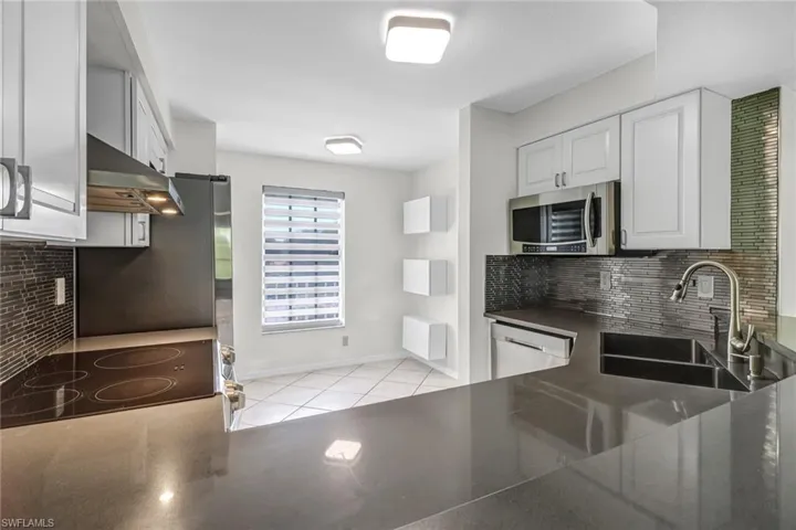 9580  Victoria  LN, Naples, FL 34109