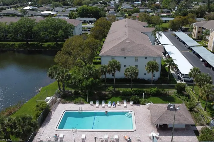 9580  Victoria  LN, Naples, FL 34109