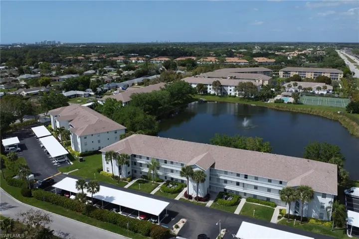 9580  Victoria  LN, Naples, FL 34109