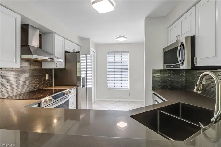 9580  Victoria  LN, Naples, FL 34109
