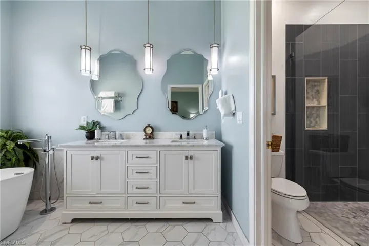 Bathroom opening onto separate shower and toilet. New fresh smart!