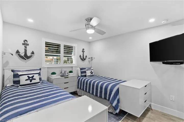 2270  Harbor  RD, Naples, FL 34104