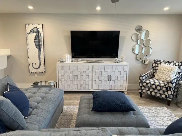 2270  Harbor  RD, Naples, FL 34104