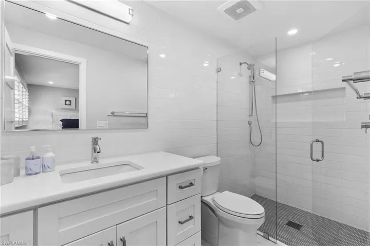 2270  Harbor  RD, Naples, FL 34104