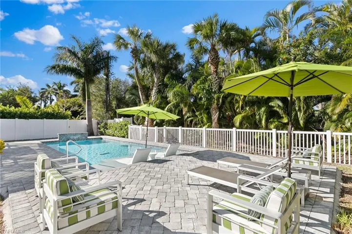2270  Harbor  RD, Naples, FL 34104