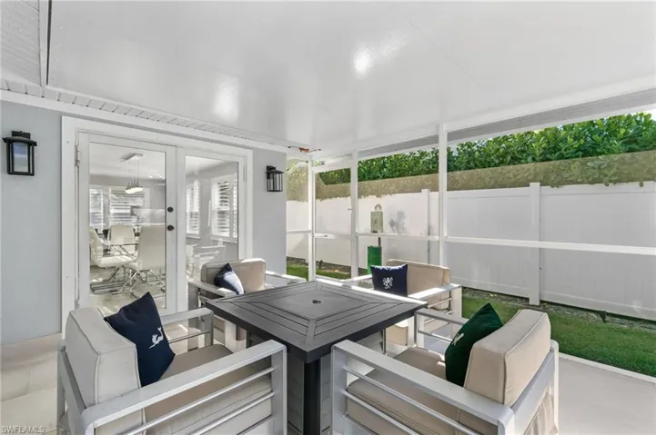 2270  Harbor  RD, Naples, FL 34104