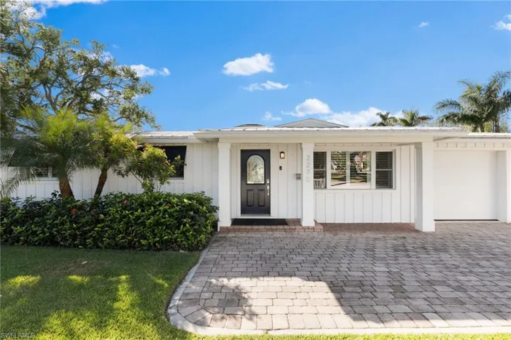 2270  Harbor  RD, Naples, FL 34104