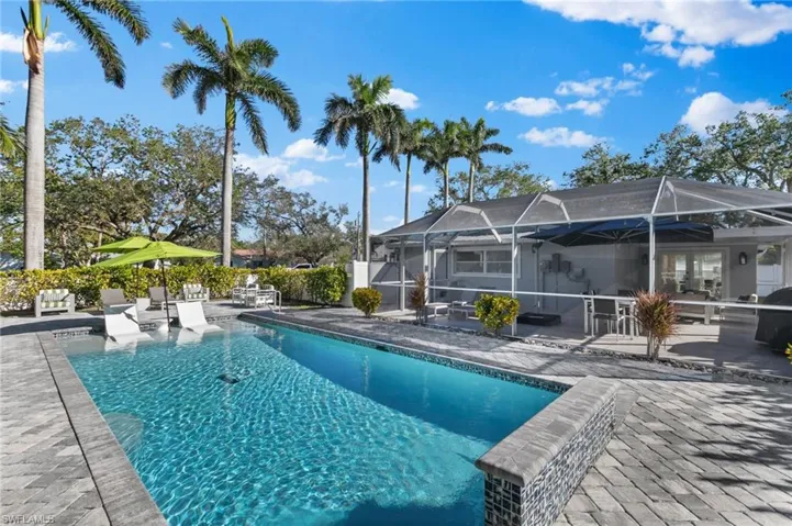 2270  Harbor  RD, Naples, FL 34104