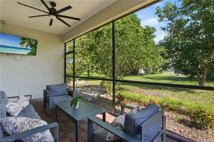 2469 Heydon Cir E, Naples, Florida 34120