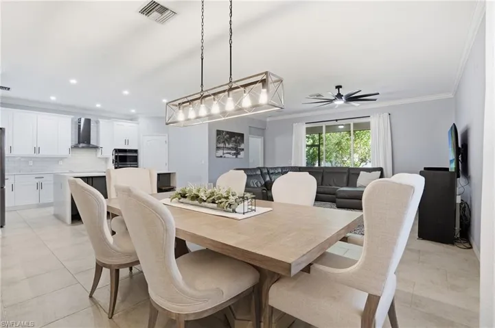 2469 Heydon Cir E, Naples, Florida 34120