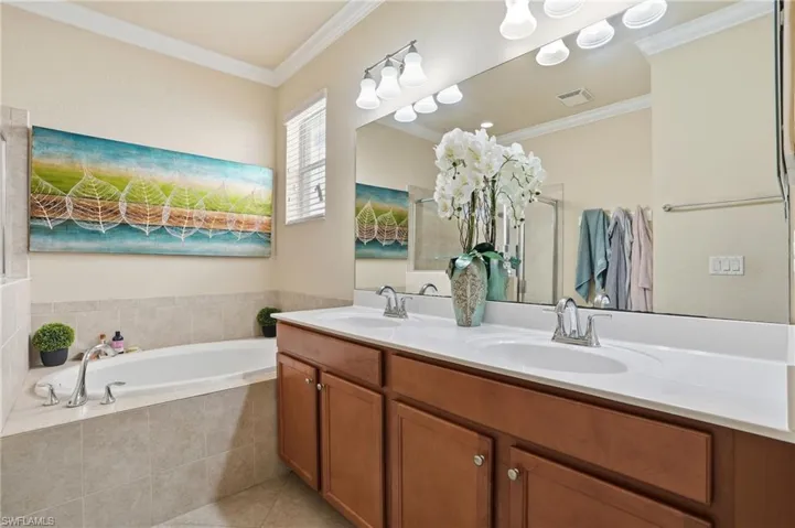2469 Heydon Cir E, Naples, Florida 34120