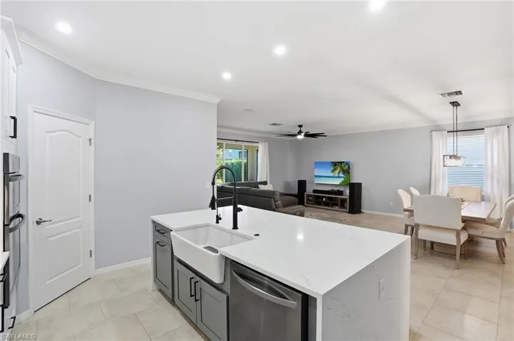 2469 Heydon Cir E, Naples, Florida 34120