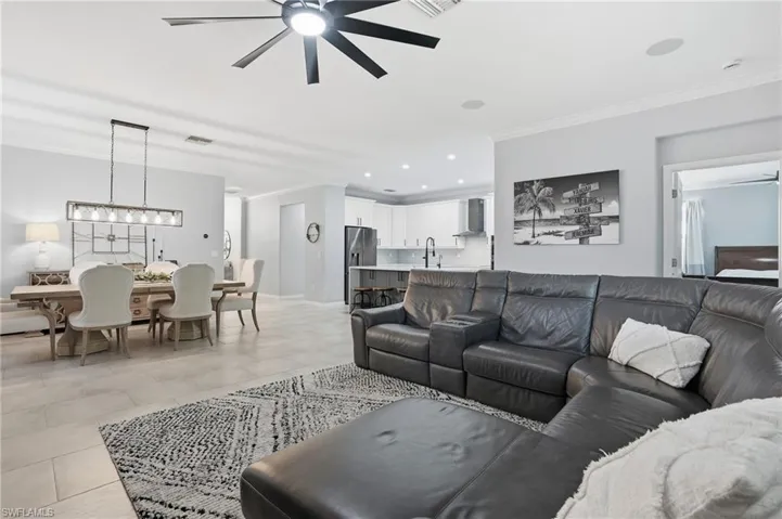 2469 Heydon Cir E, Naples, Florida 34120