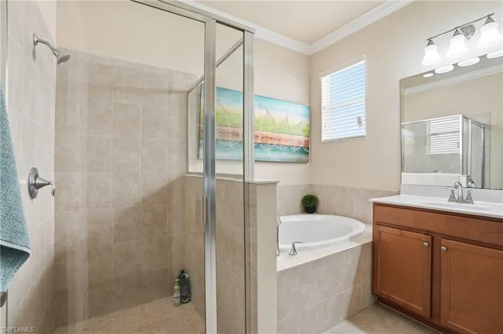 2469 Heydon Cir E, Naples, Florida 34120