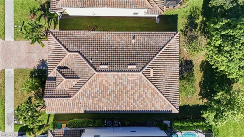 2469 Heydon Cir E, Naples, Florida 34120