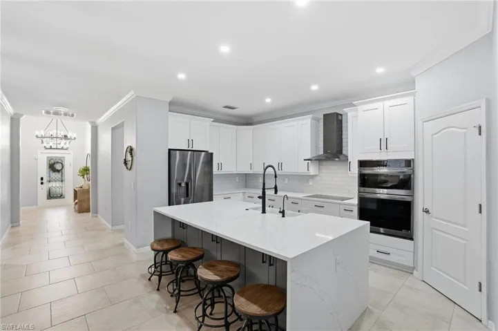 2469 Heydon Cir E, Naples, Florida 34120