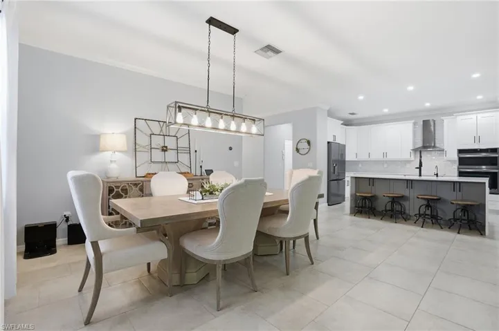 2469 Heydon Cir E, Naples, Florida 34120