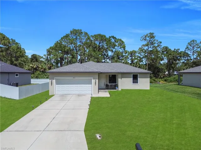 8031 Sandy Cir, Labelle, Florida 33935