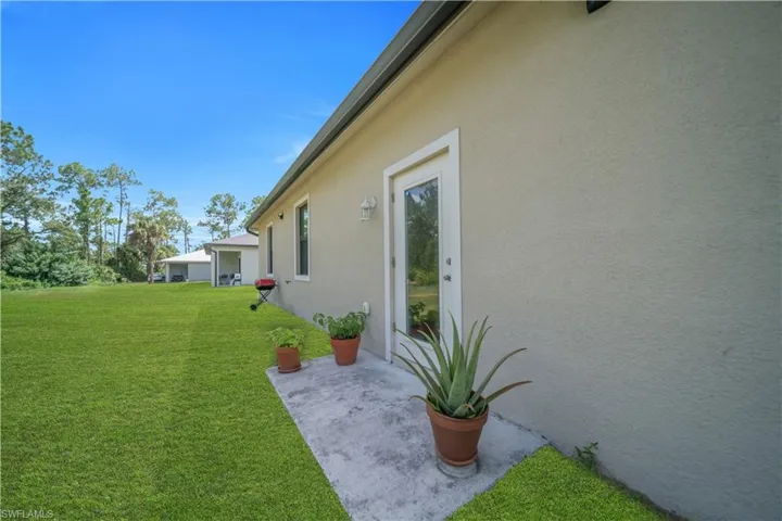 8031 Sandy Cir, Labelle, Florida 33935