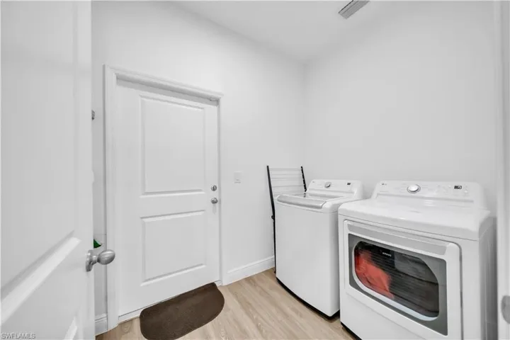 8031 Sandy Cir, Labelle, Florida 33935