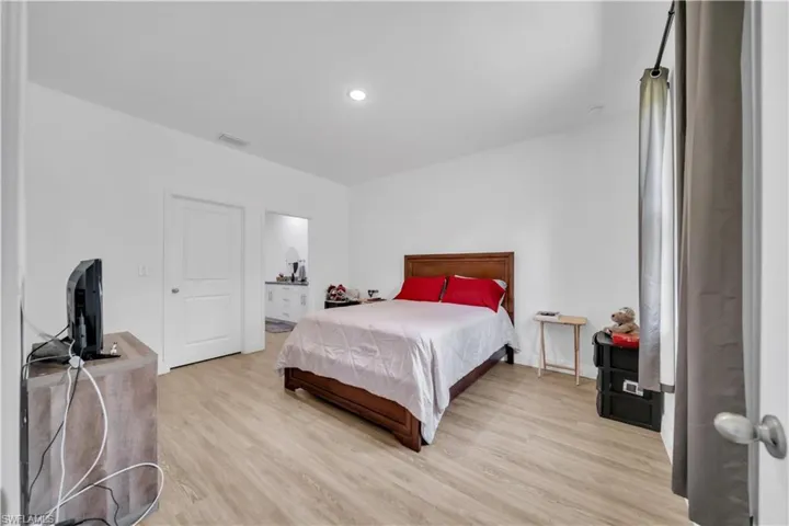 8031 Sandy Cir, Labelle, Florida 33935