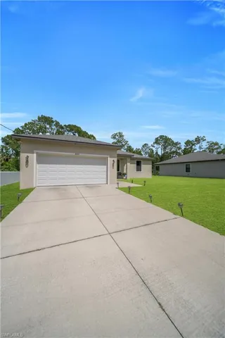 8031 Sandy Cir, Labelle, Florida 33935