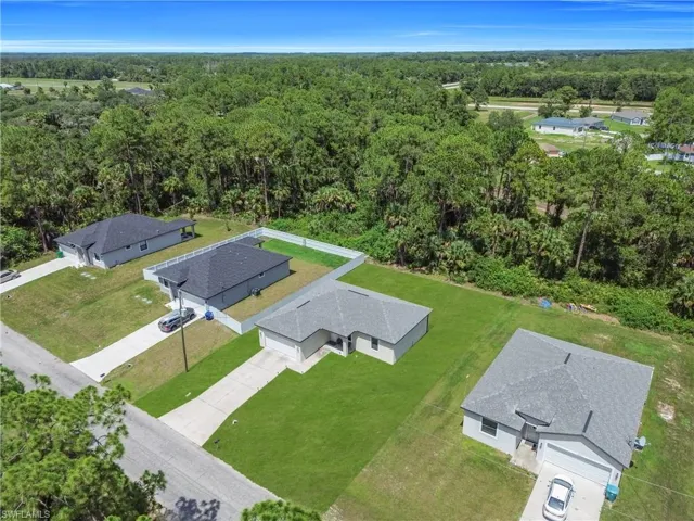 8031 Sandy Cir, Labelle, Florida 33935
