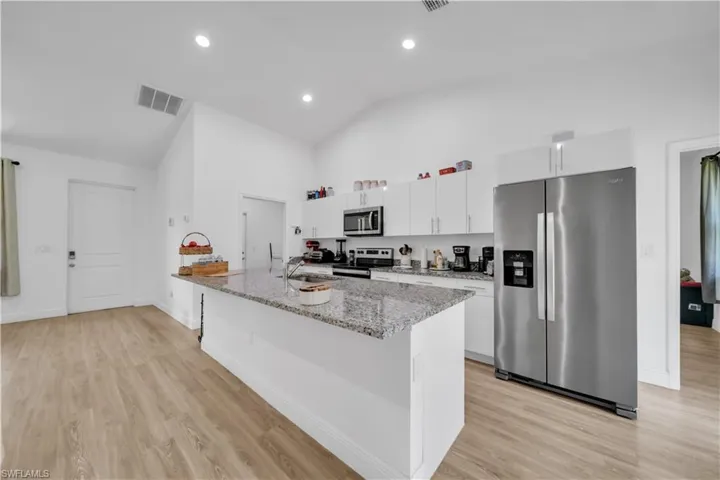 8031 Sandy Cir, Labelle, Florida 33935