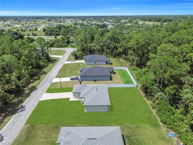 8031 Sandy Cir, Labelle, Florida 33935