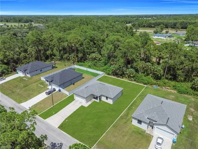 8031 Sandy Cir, Labelle, Florida 33935