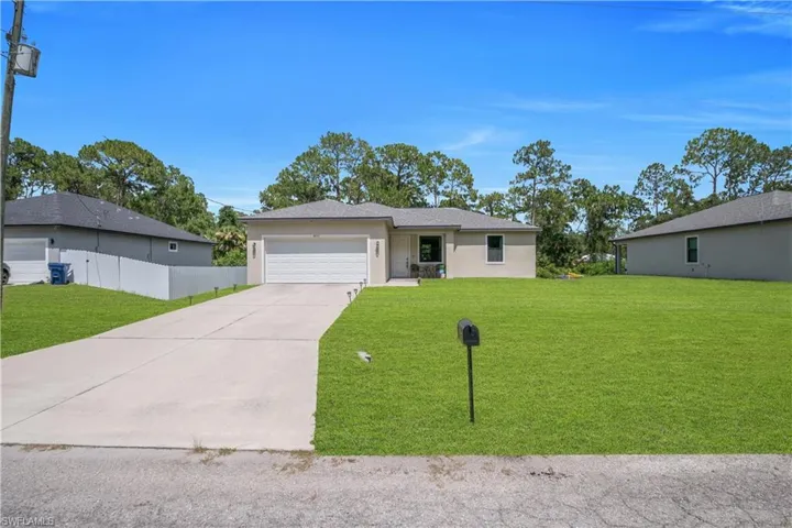 8031 Sandy Cir, Labelle, Florida 33935