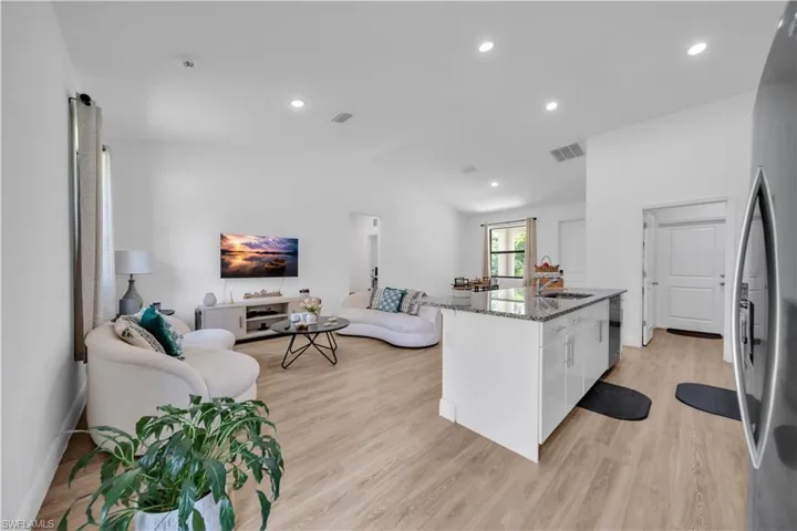 8031 Sandy Cir, Labelle, Florida 33935