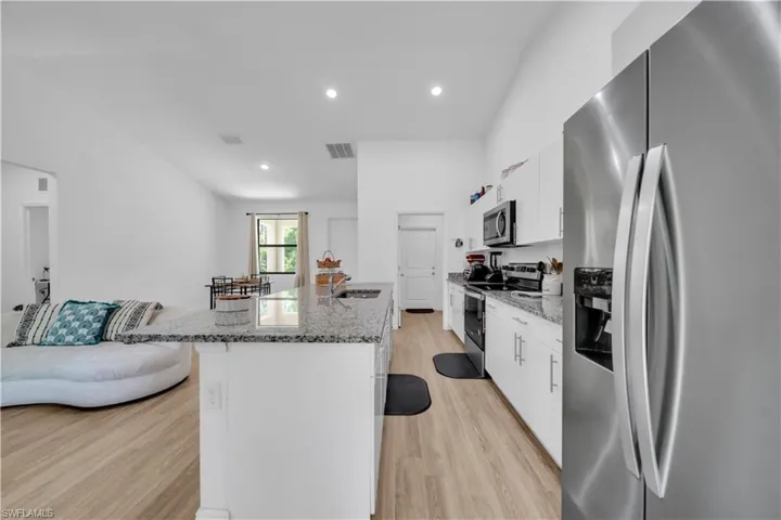8031 Sandy Cir, Labelle, Florida 33935