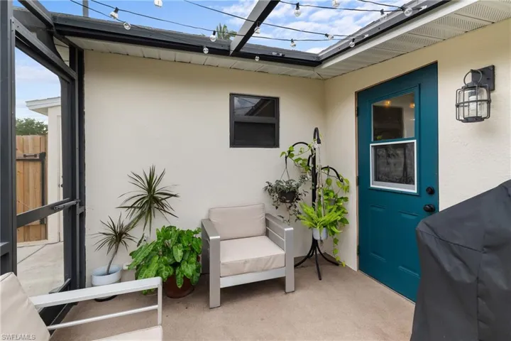 Entrance to property featuring a patio area