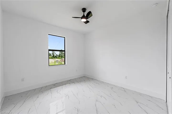 Guest bedroom with ceiling fan