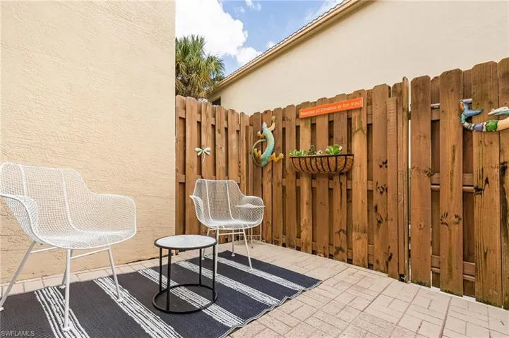 Privacy wall