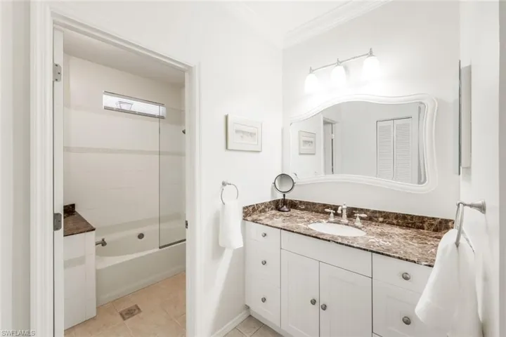 14980  Lake House  LN, Naples, FL 34110
