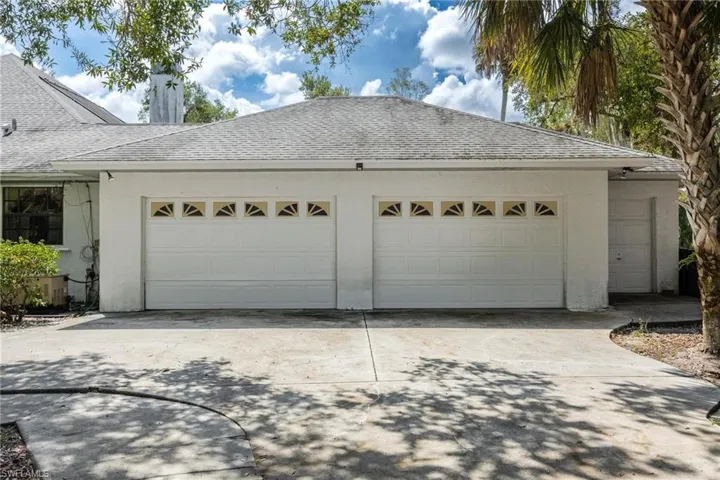 865 E Fort Thompson Avenue, LaBelle, FL 33935 - 4BR/4BA Family Home with Pool + 1 Acre