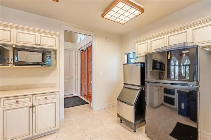 5781  Cape Harbour  DR, Cape Coral, FL 33914