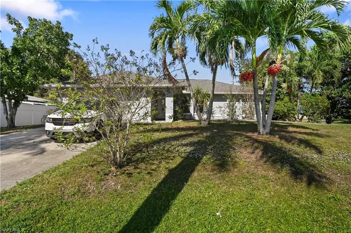 Ranch-style house with a front lawn