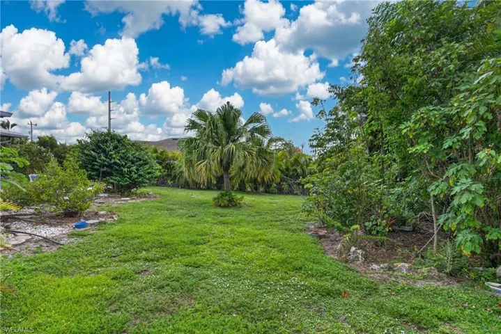 2233 Sw 4th St, Cape Coral, Florida 33991
