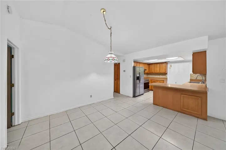 2233 Sw 4th St, Cape Coral, Florida 33991