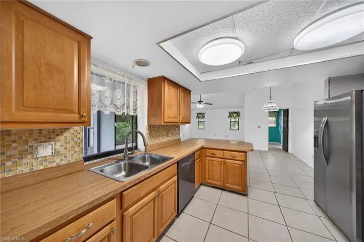 2233 Sw 4th St, Cape Coral, Florida 33991