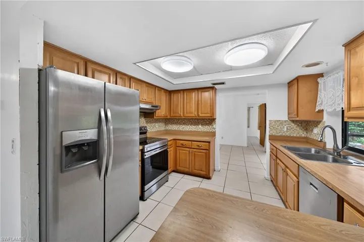 2233 Sw 4th St, Cape Coral, Florida 33991