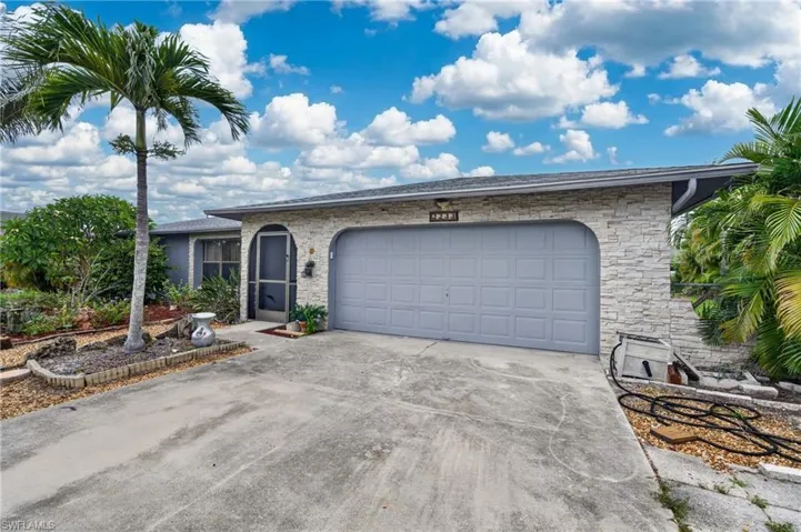 2233 Sw 4th St, Cape Coral, Florida 33991