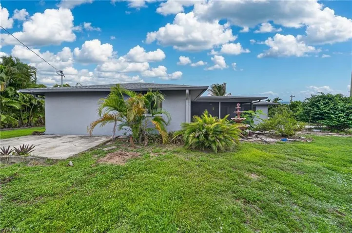 2233 Sw 4th St, Cape Coral, Florida 33991