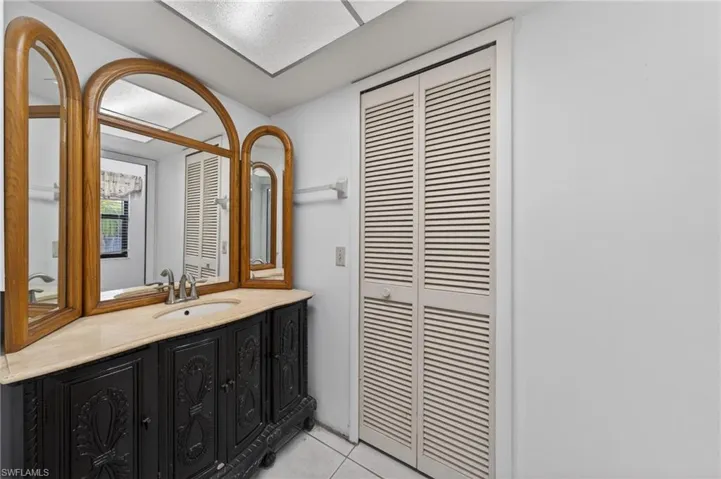 2233 Sw 4th St, Cape Coral, Florida 33991