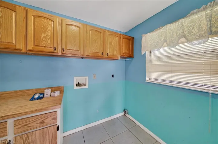 2233 Sw 4th St, Cape Coral, Florida 33991