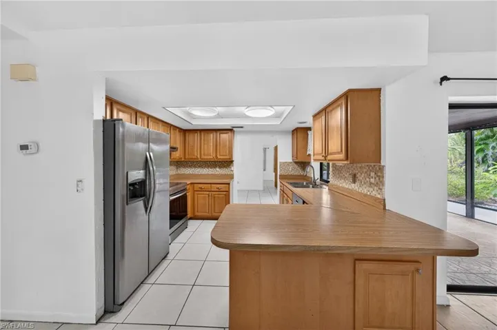 2233 Sw 4th St, Cape Coral, Florida 33991