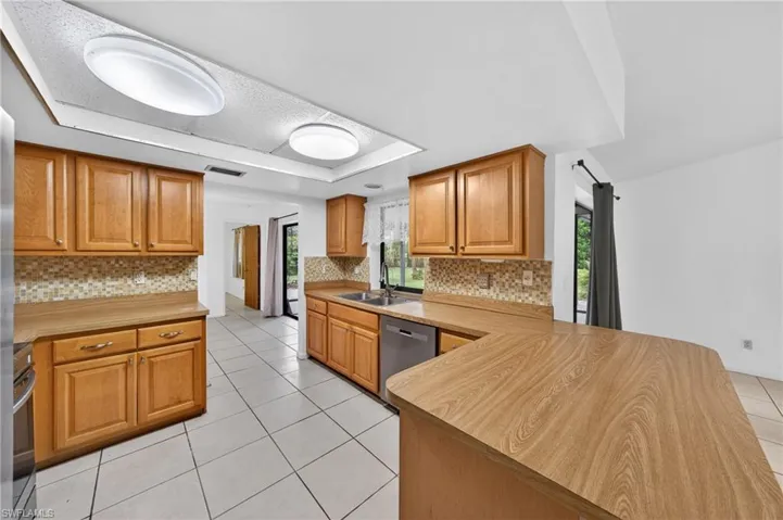 2233 Sw 4th St, Cape Coral, Florida 33991